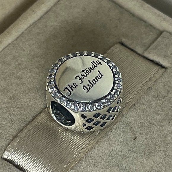 Pandora St. Maarten the Friendly Island Exclusive Bead Charm Button - Picture 5 of 5